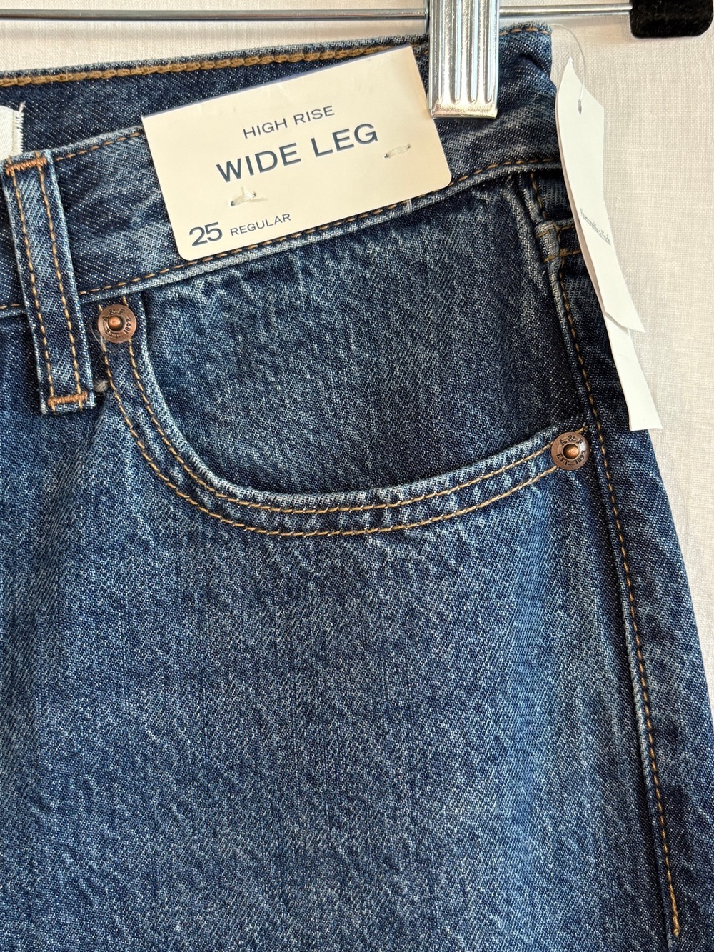 Abercrombie & Fitch Wide-Leg High Rise Jeans in Dark Blue - Picture 3 of 16